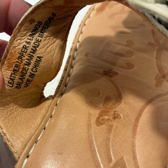Born Woman’s Kimona Platform Sandals Ivory Flowers Size 8 Hand Crafted Leather - Picture 7 of 9